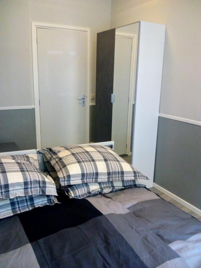 Aldo, Not For Parties, Not A Hotel, Room With Shared Bathroom, No Kitchen Amsterdam Bagian luar foto