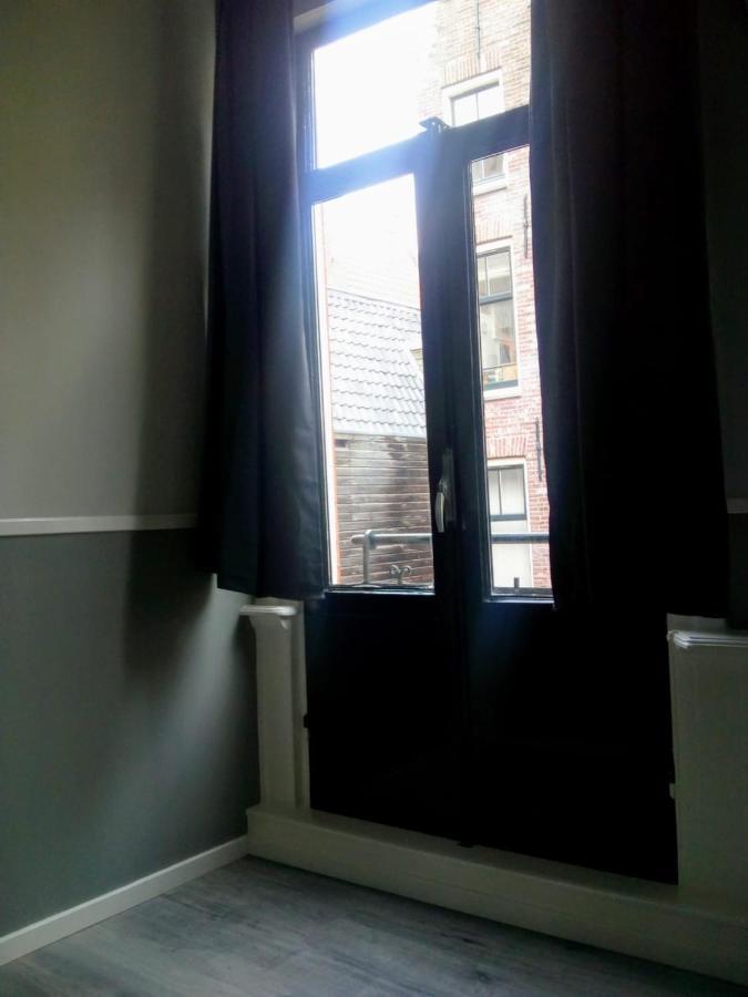 Aldo, Not For Parties, Not A Hotel, Room With Shared Bathroom, No Kitchen Amsterdam Bagian luar foto